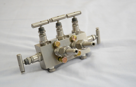 Industrial 5 way valve manifolds high pressure , NPT / BSP / ISO / DIN Standard